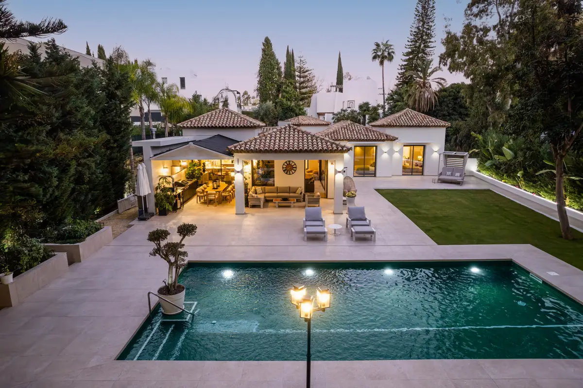 Detached Villa for sale in Nueva Andalucía — photo 1