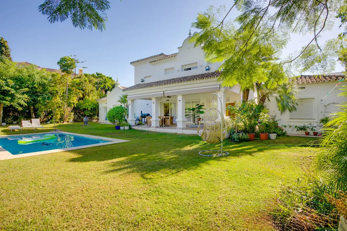 Detached Villa for sale in El Paraiso — photo 1