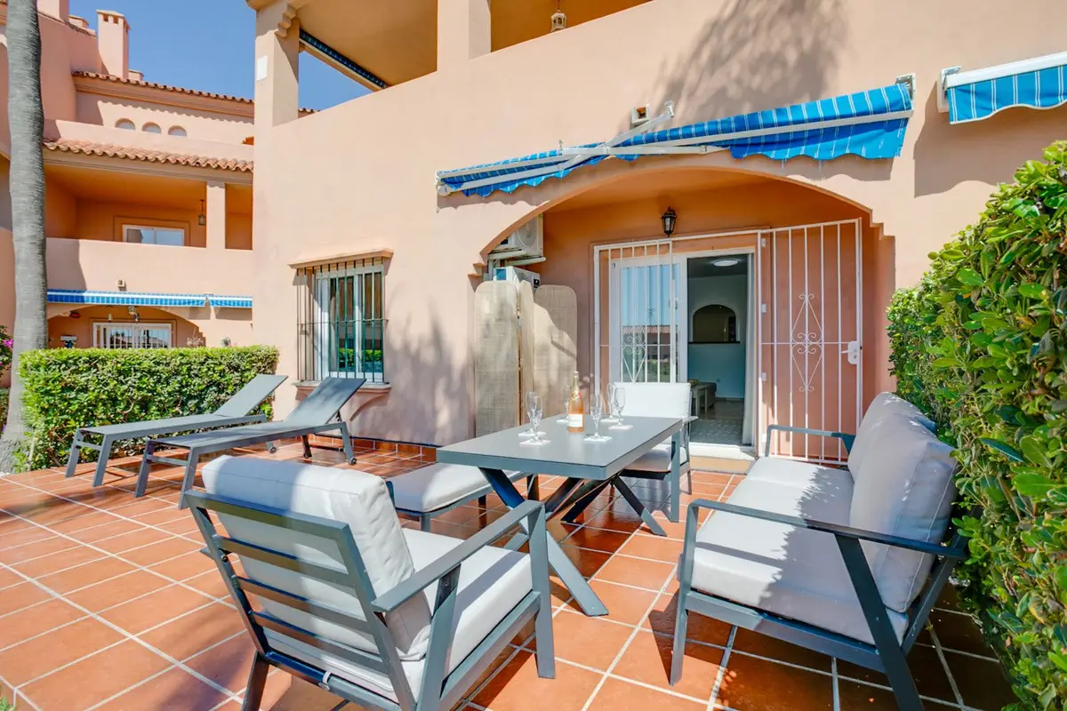 Ground Floor Apartment for sale in Estepona — photo 1