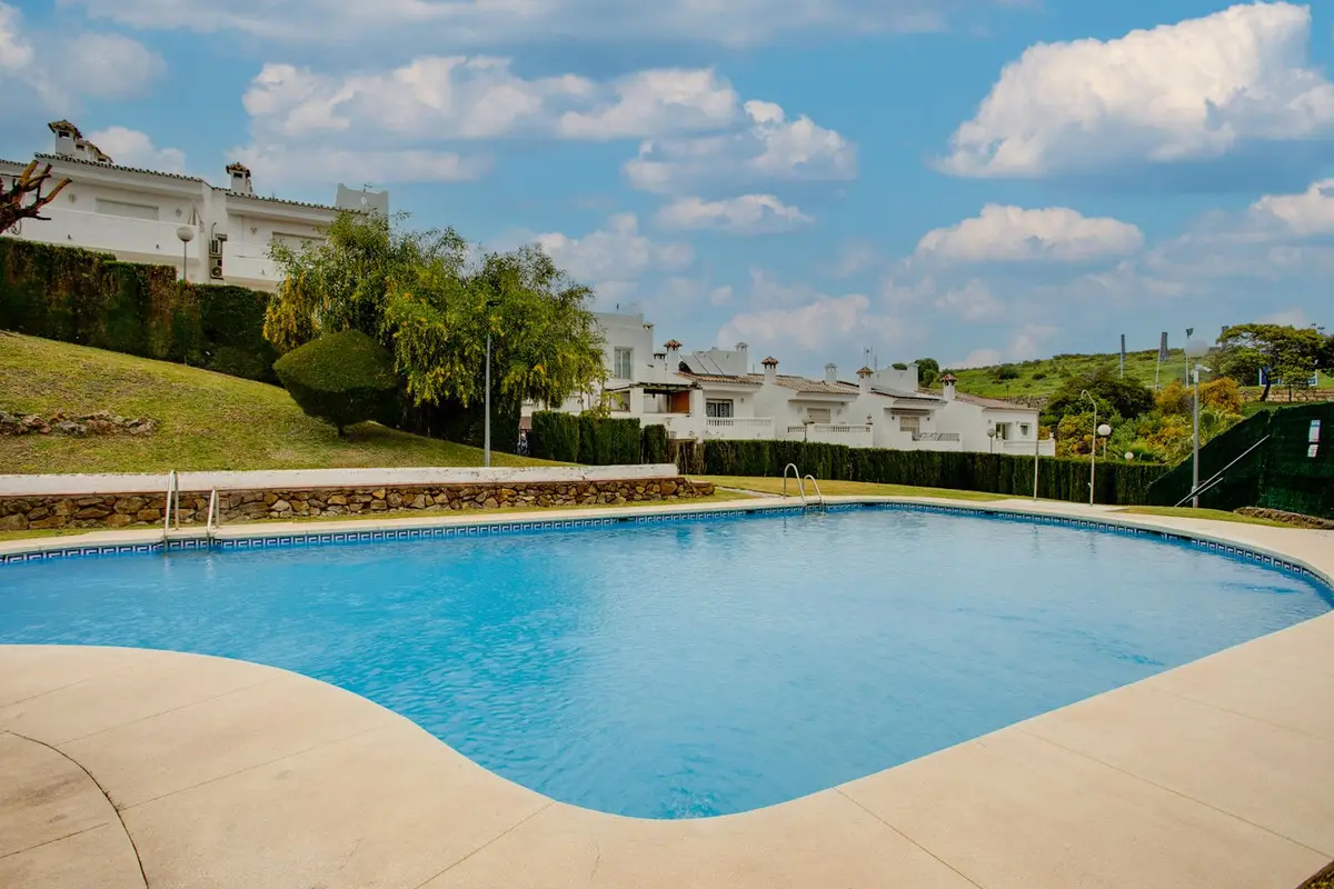 Townhouse for sale in Estepona — photo 1