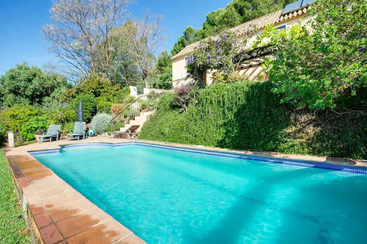 Detached Villa for sale in Estepona — photo 1