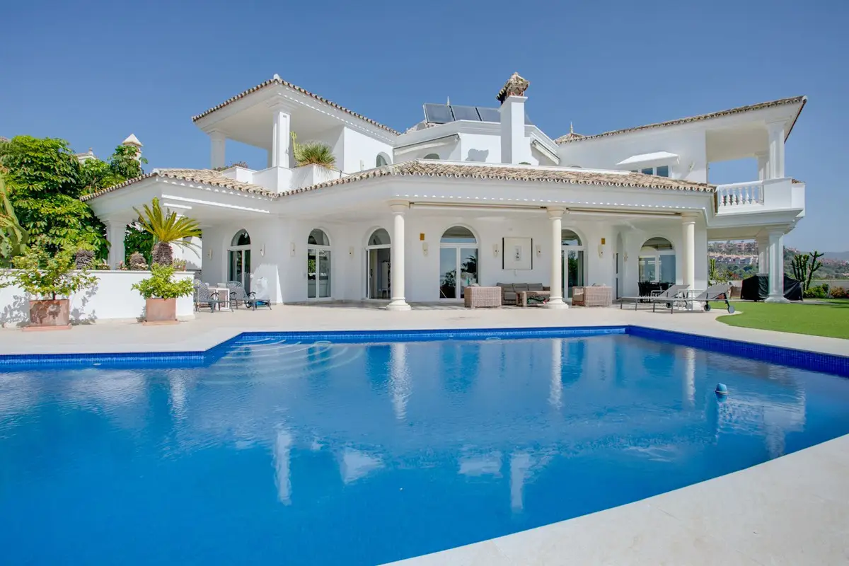 Detached Villa for sale in Benahavís — photo 1