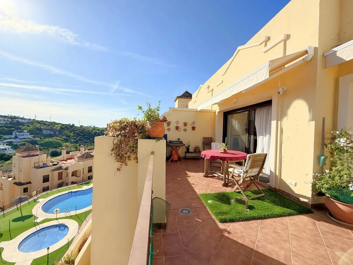 Penthouse for sale in Estepona — photo 1