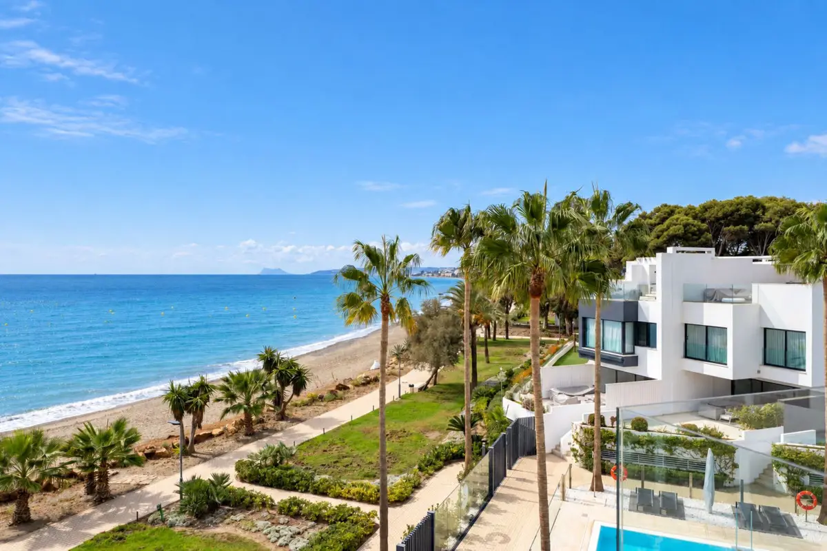 Semi-Detached House for sale in Estepona — photo 1