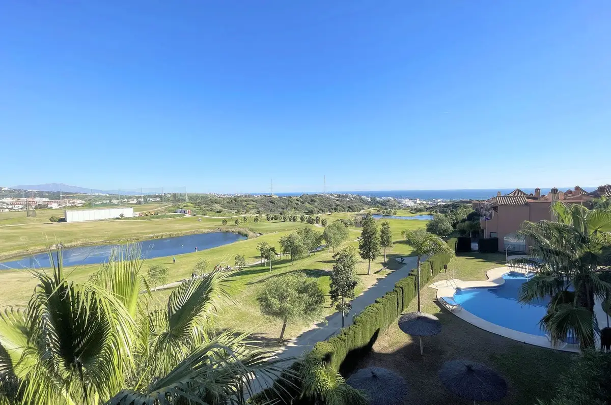 Semi-Detached House for sale in Estepona — photo 1