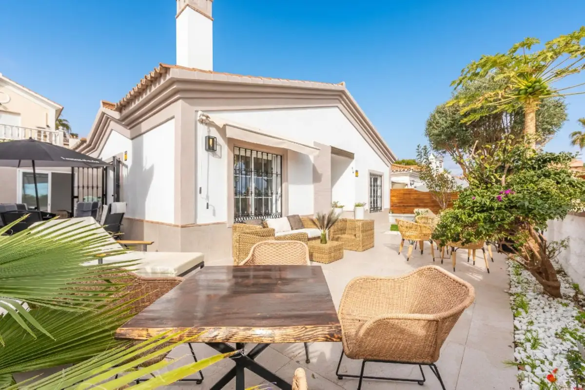 Detached Villa for sale in La Duquesa — photo 1