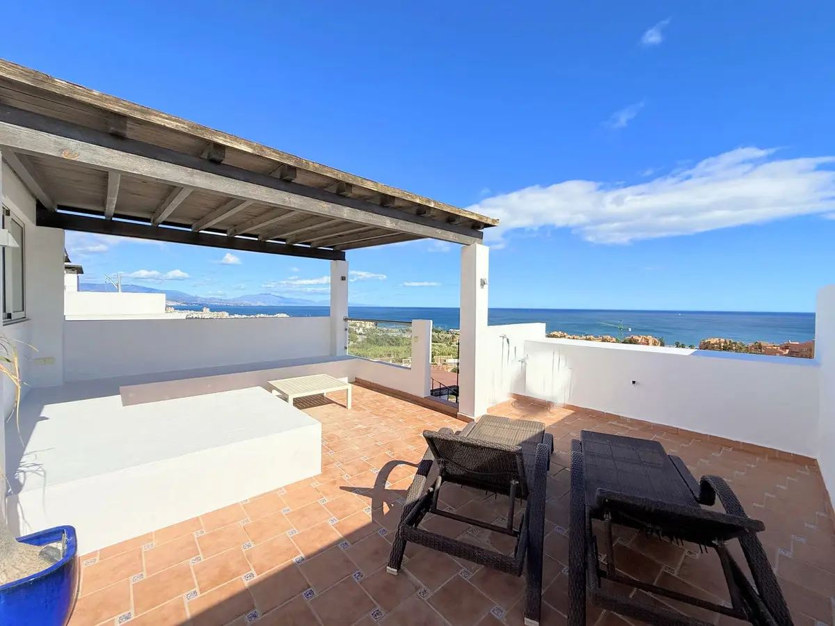 Penthouse for sale in La Duquesa — photo 1