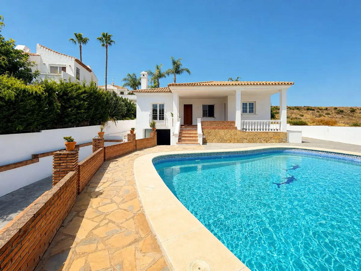 Detached Villa for sale in Estepona — photo 1