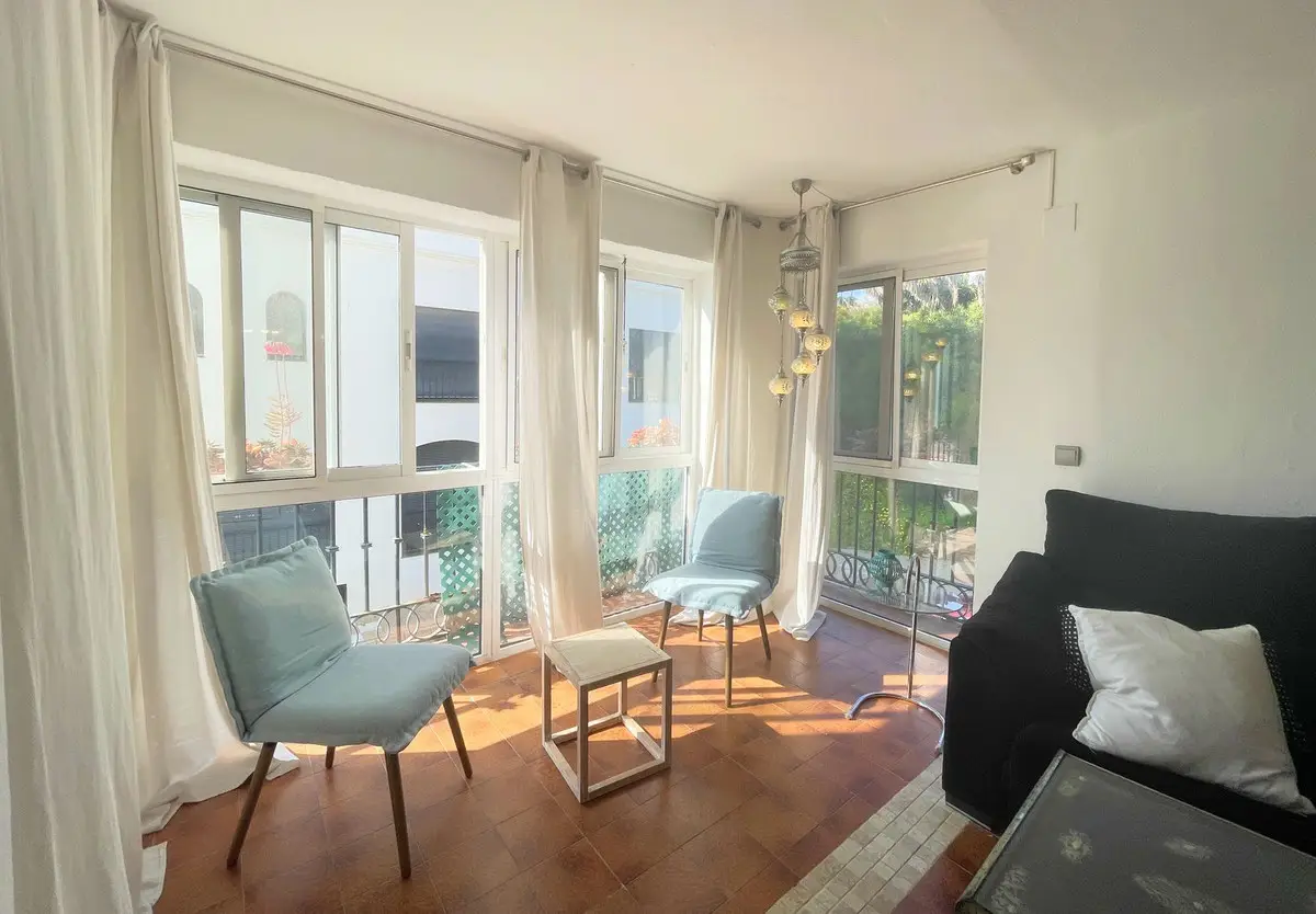 Apartamento en planta intermedia en venta en La Duquesa — foto 1