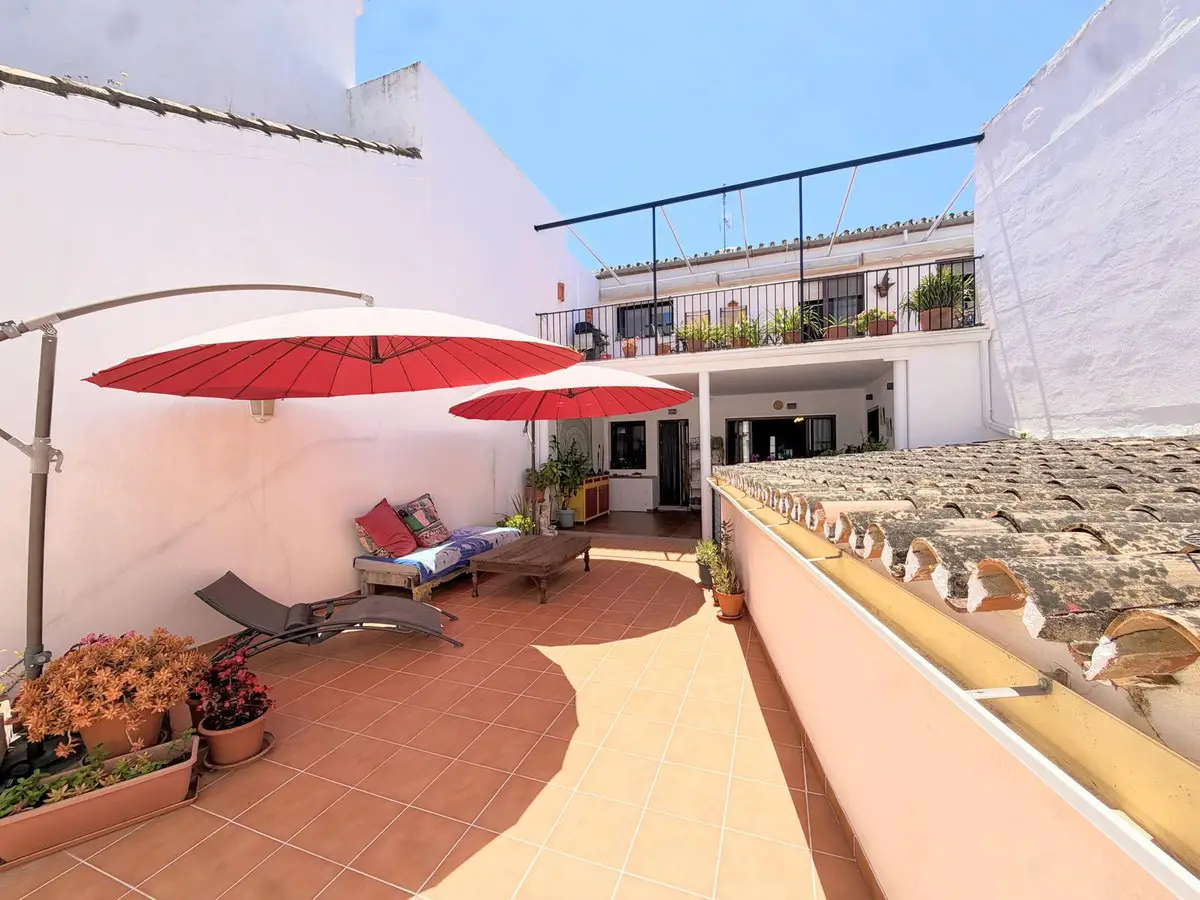 Townhouse for sale in Benahavís — photo 1