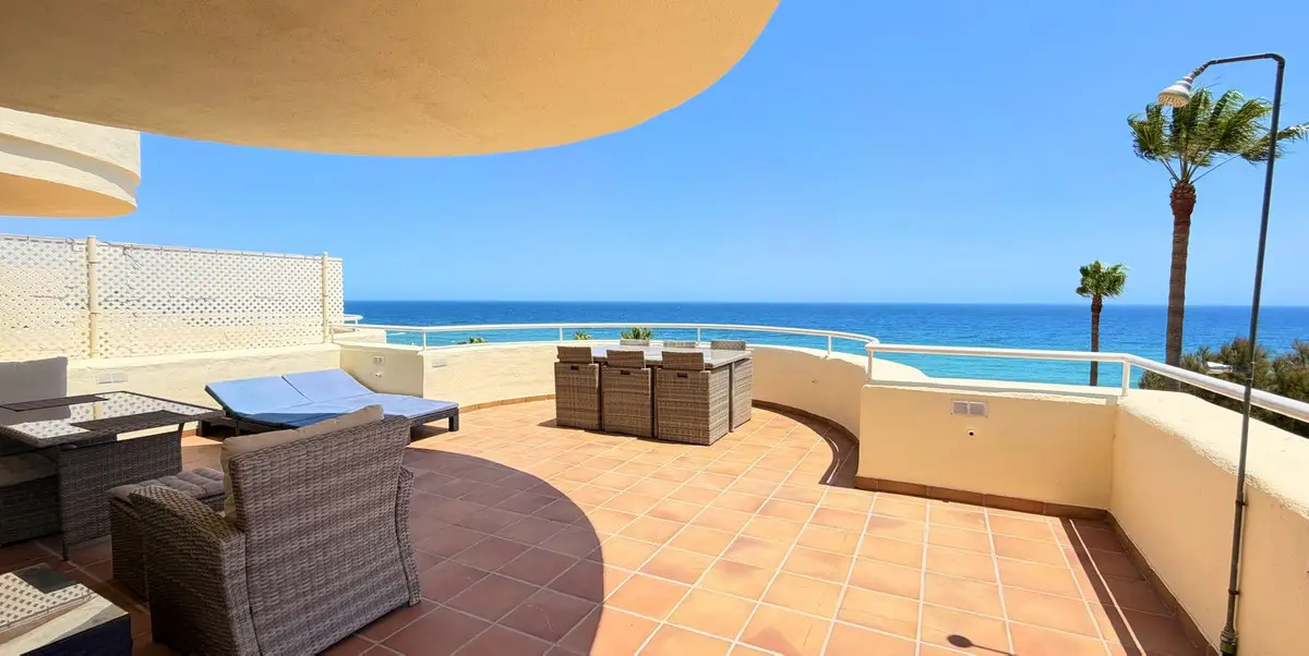 Penthouse for sale in Estepona — photo 1