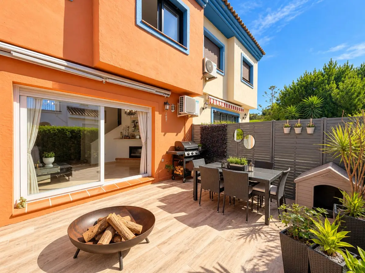 Detached Villa for sale in La Duquesa — photo 1