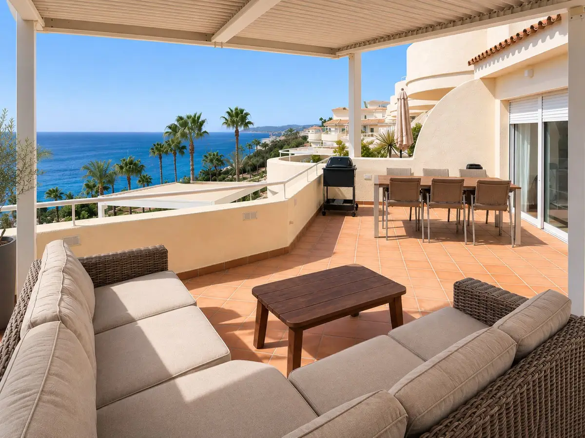 Penthouse for sale in Estepona — photo 1