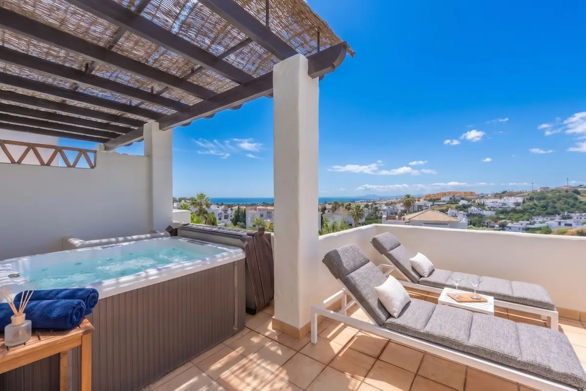 Penthouse for sale in Estepona — photo 1