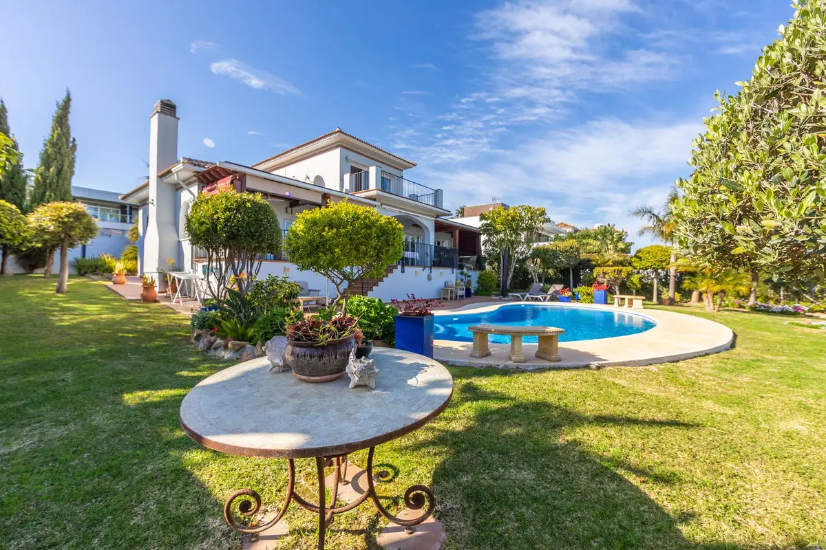 Detached Villa for sale in Manilva — photo 1