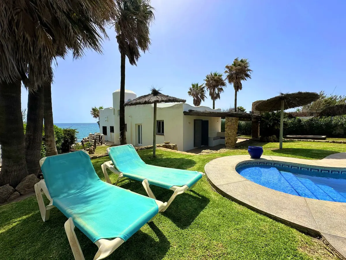 Detached Villa for sale in Manilva — photo 1