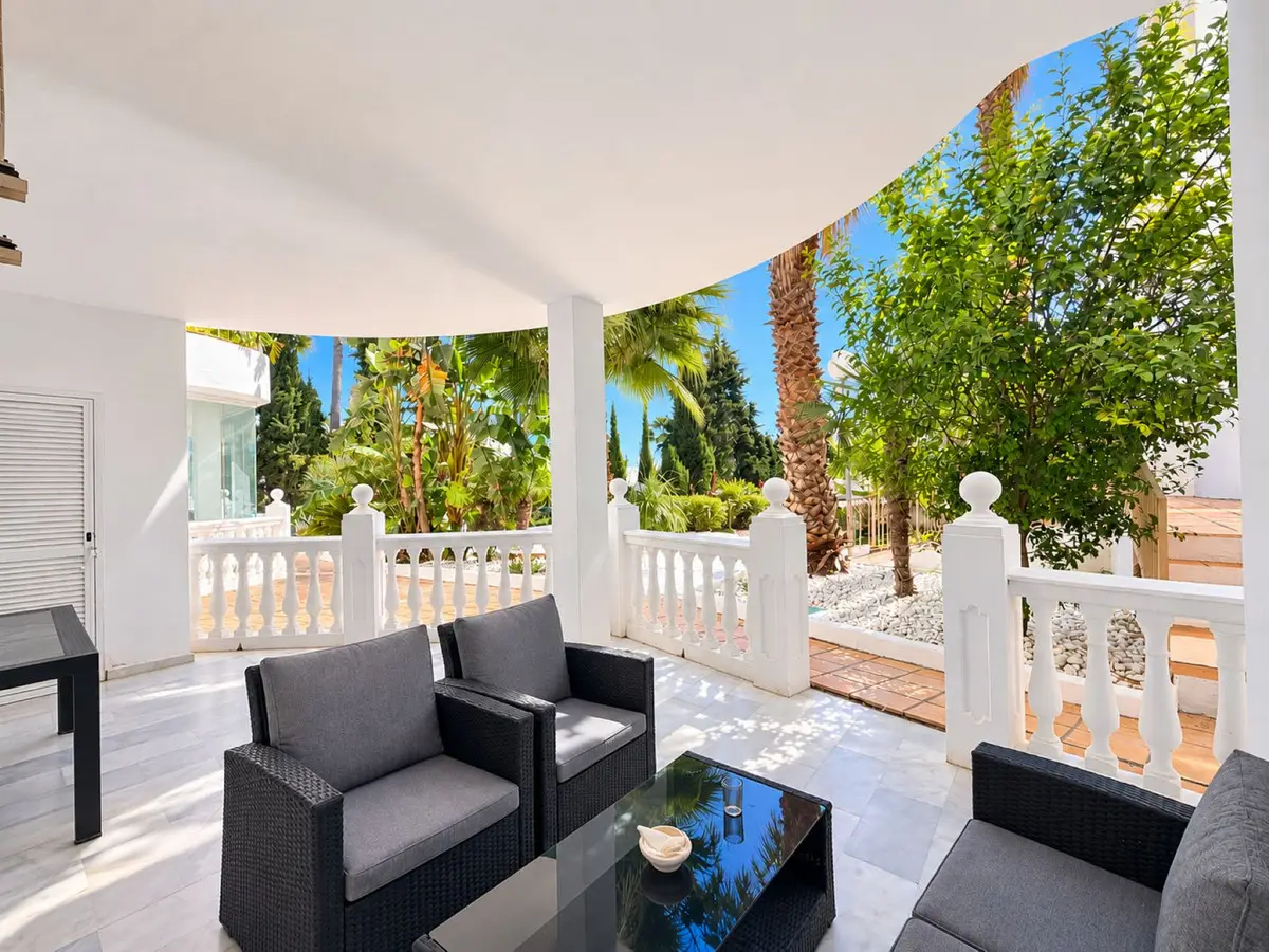 Ground Floor Apartment for sale in Estepona — photo 1