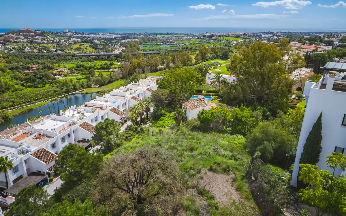 Land for sale in Benahavís — photo 1