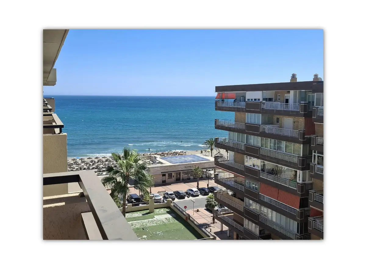 Middle Floor Apartment for sale in Fuengirola — photo 1