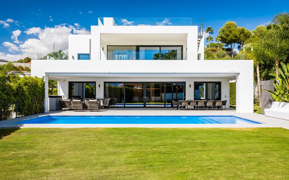 Detached Villa for sale in Nueva Andalucía — photo 1