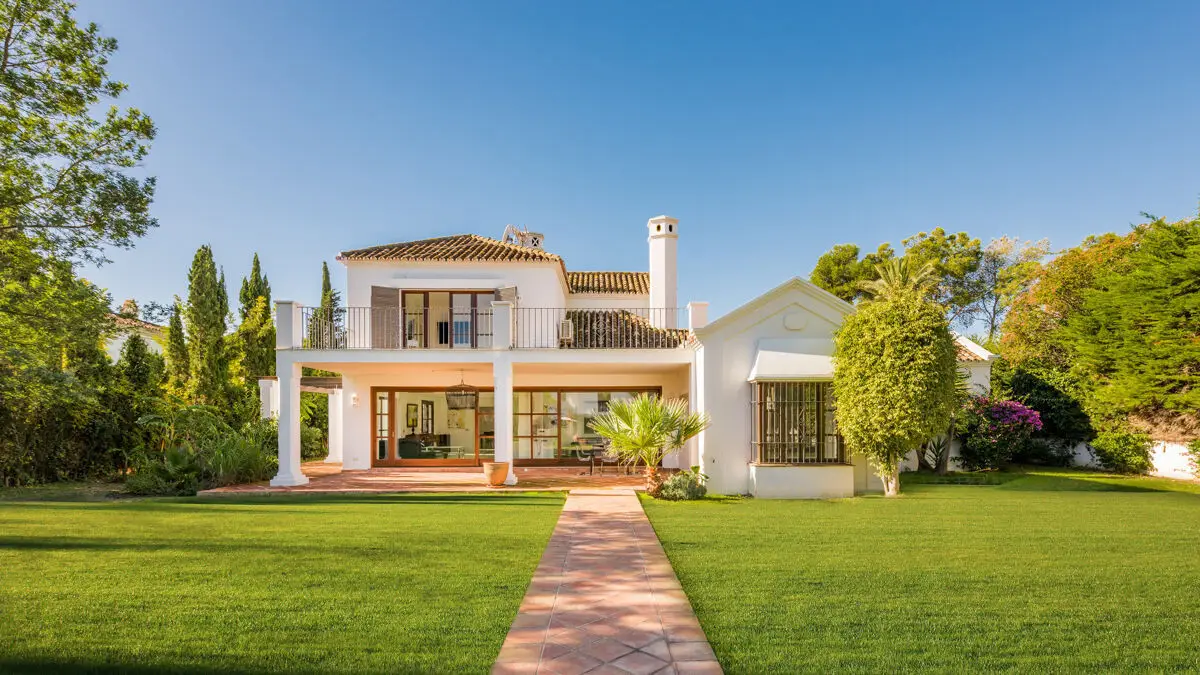 Detached Villa for sale in Guadalmina Baja — photo 1