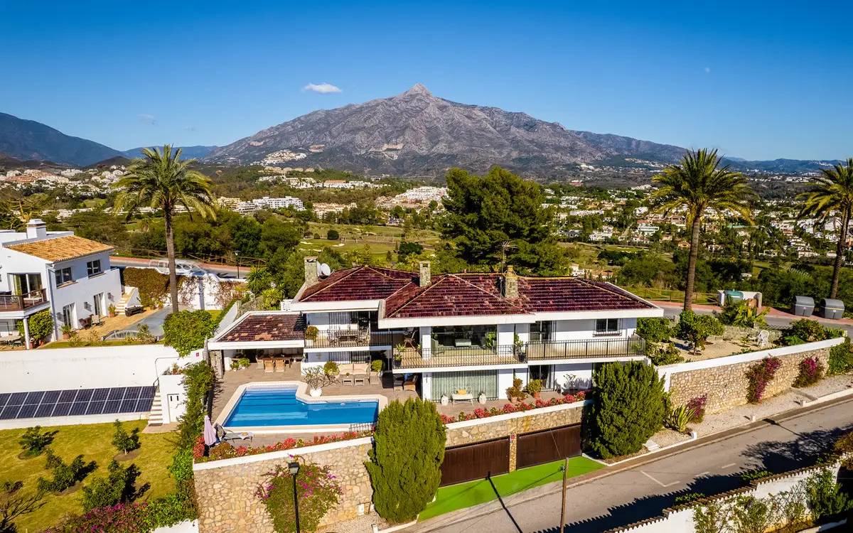 Detached Villa for sale in Nueva Andalucía — photo 1