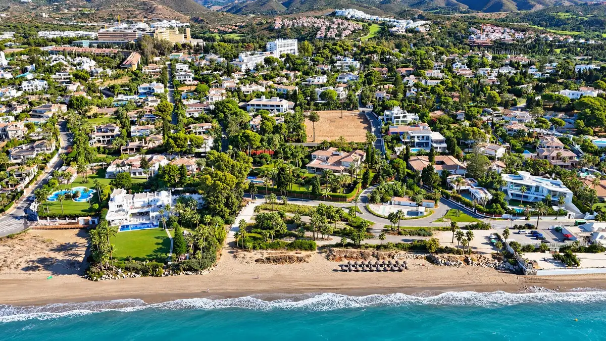 Residential Plot for sale in Los Monteros — photo 1
