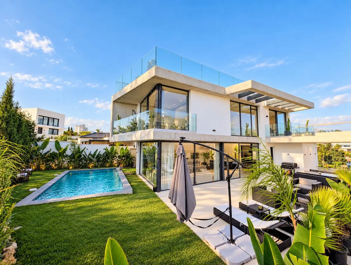 Detached Villa for sale in Nueva Andalucía — photo 1