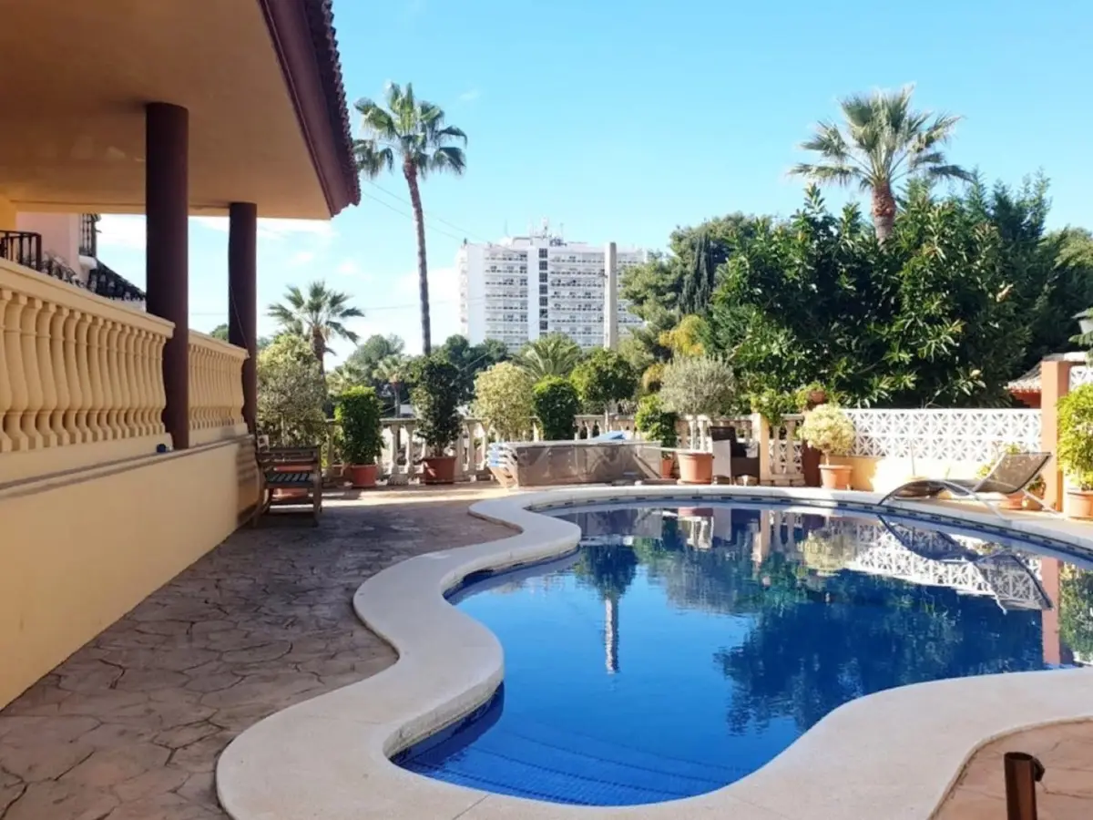 Detached Villa for sale in Nueva Andalucía — photo 1