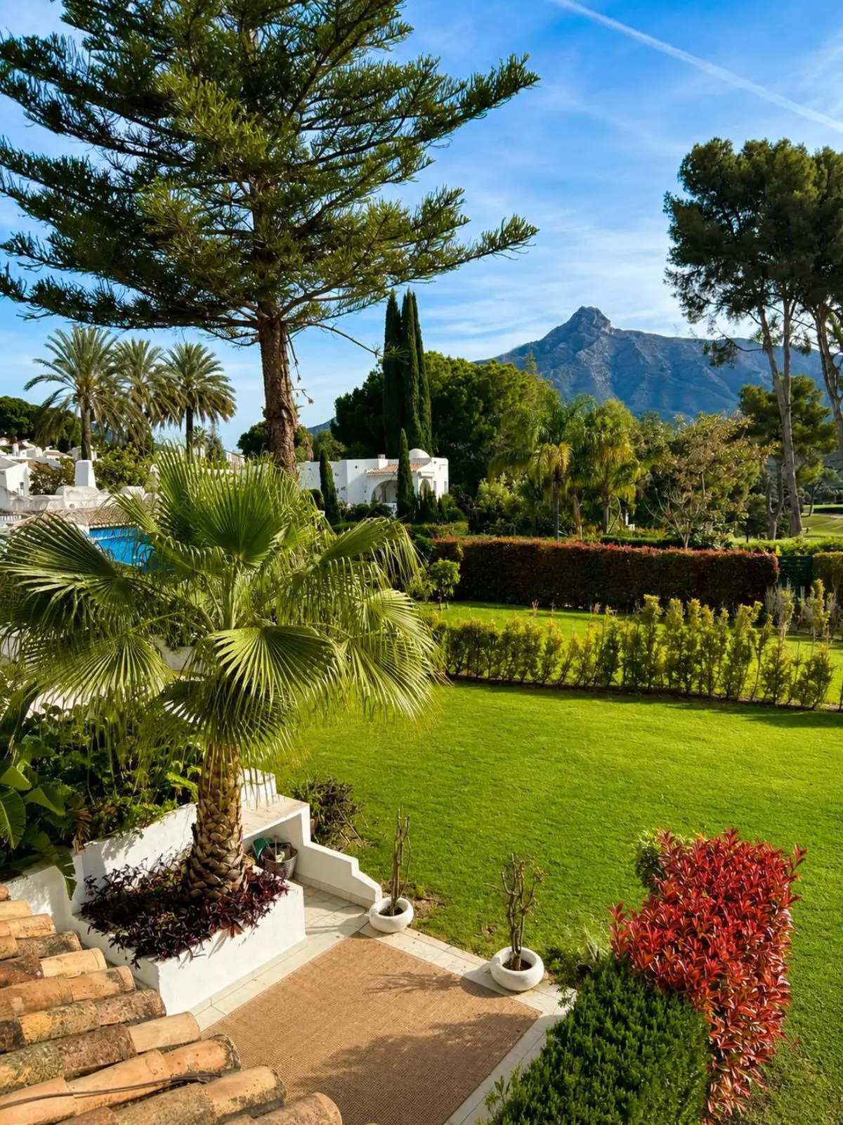 Townhouse for sale in Nueva Andalucía — photo 1