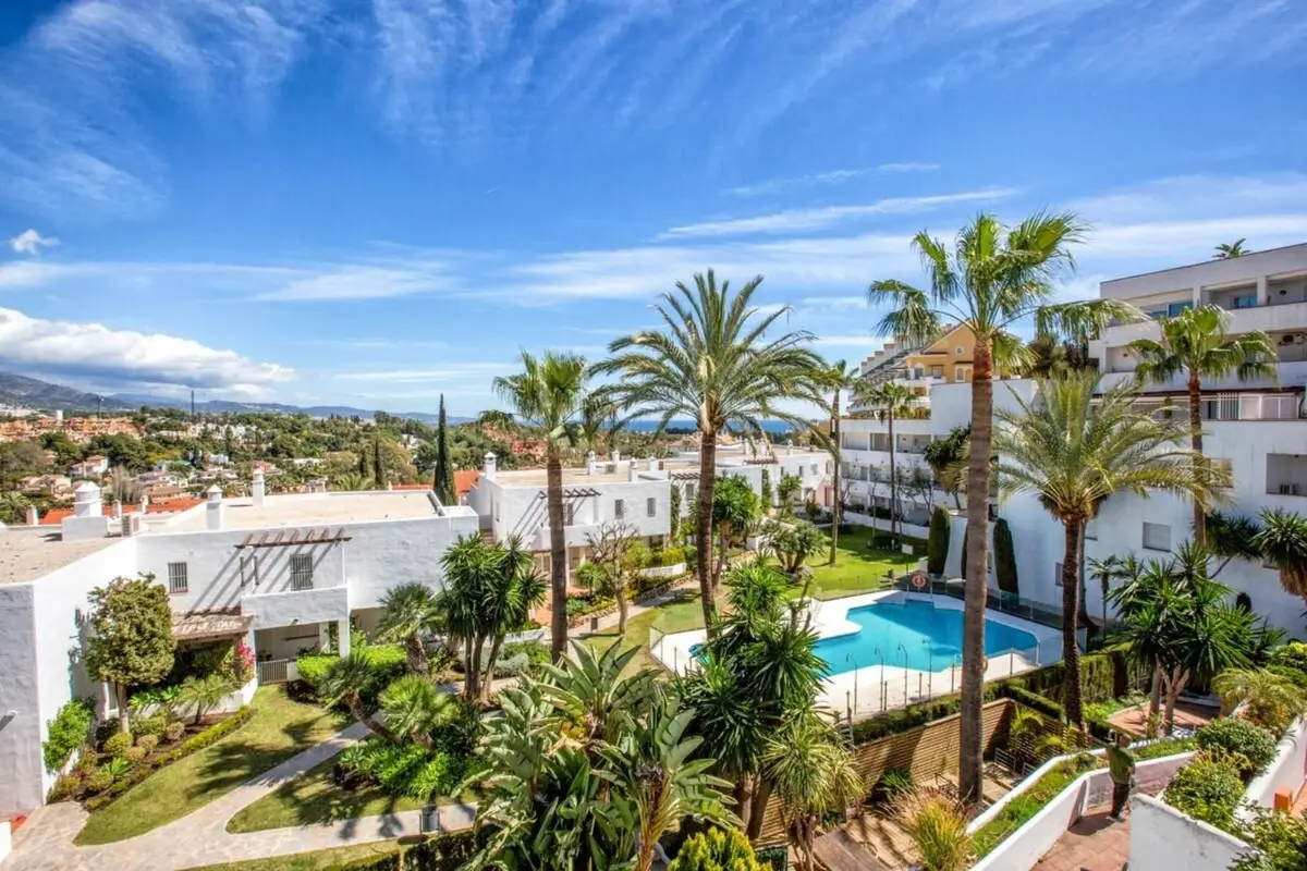 Middle Floor Apartment for sale in Nueva Andalucía — photo 1