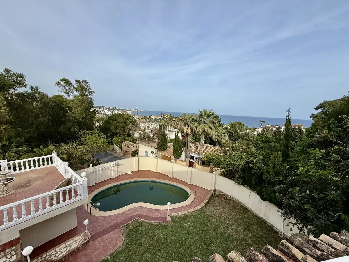 Detached Villa for sale in Calahonda — photo 1