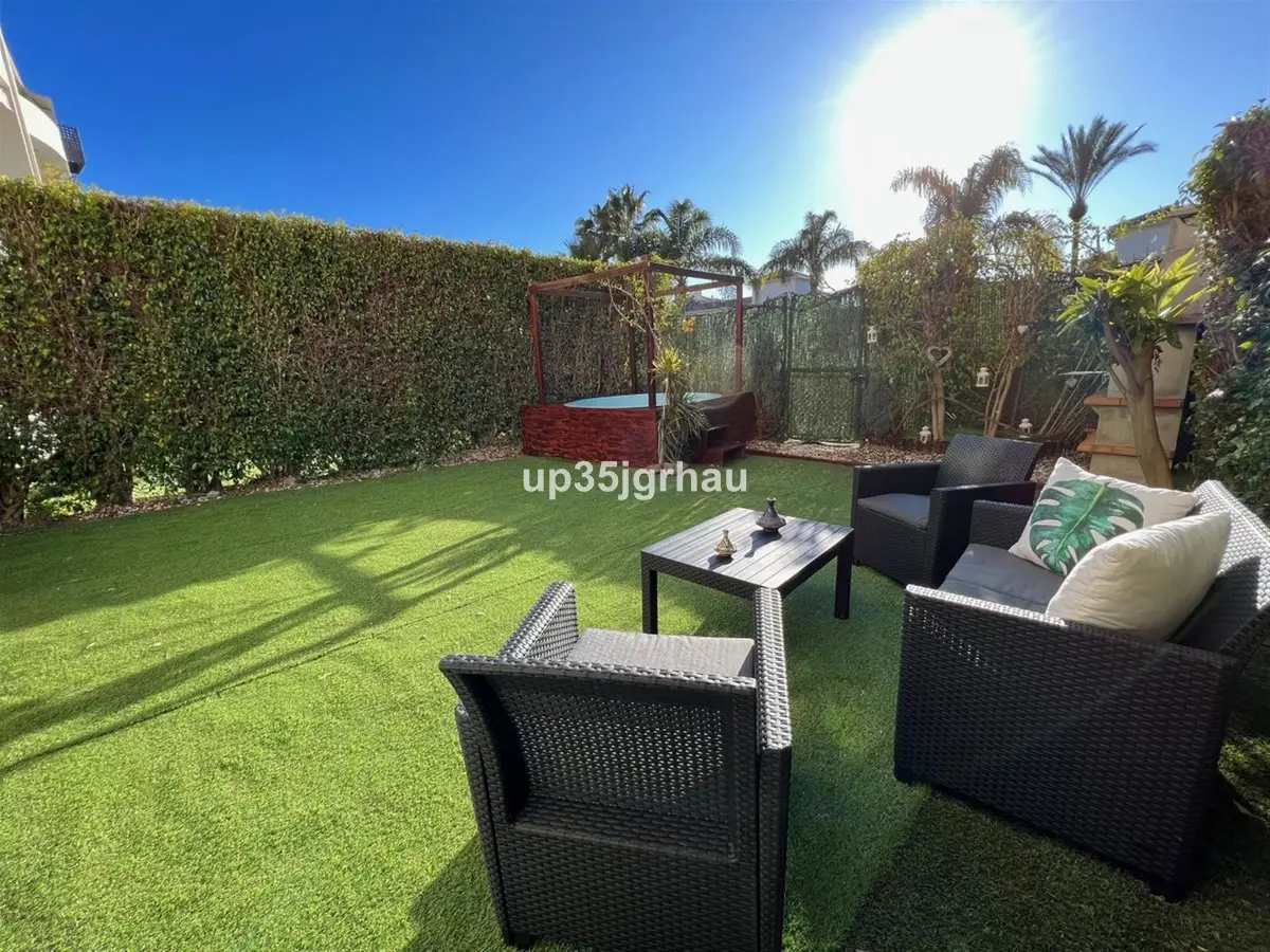 Ground Floor Apartment for sale in Estepona — photo 1
