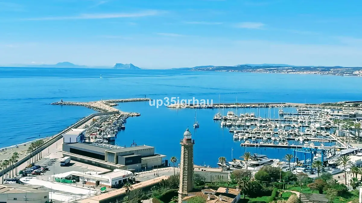 Top Floor Apartment for sale in Estepona — photo 1