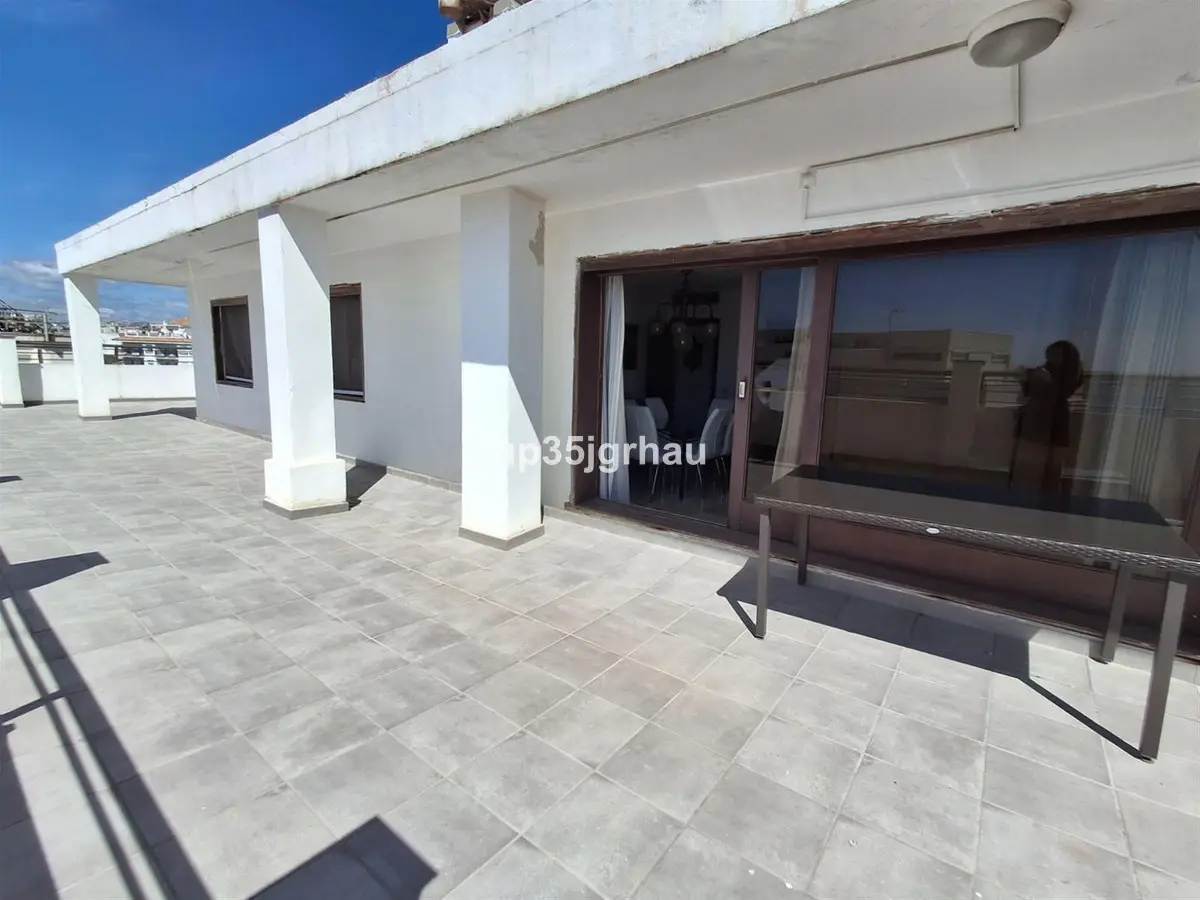 Penthouse for sale in Estepona — photo 1