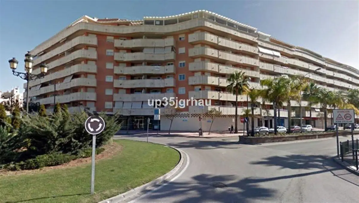 Middle Floor Apartment for sale in Estepona — photo 1