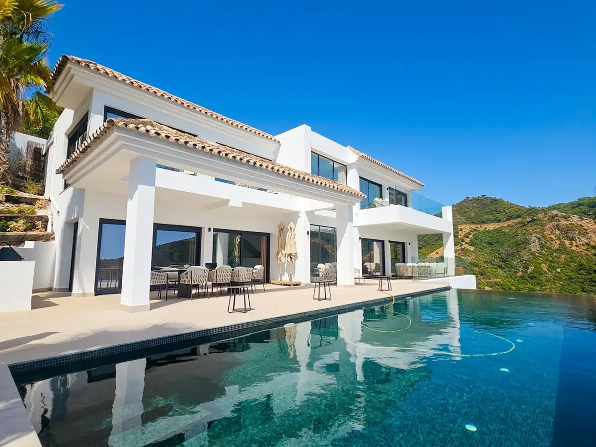 Detached Villa for sale in Benahavís — photo 1