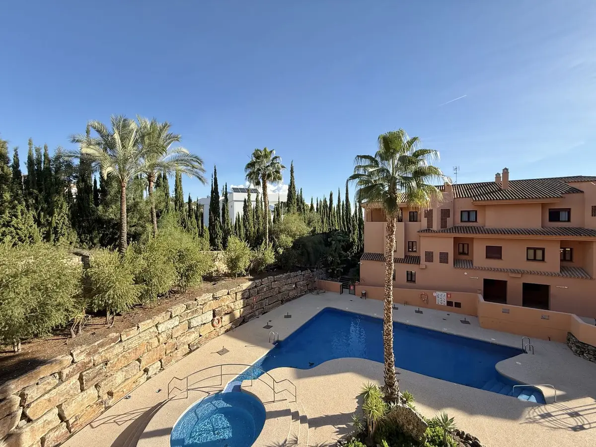 Ground Floor Apartment for sale in Benahavís — photo 1