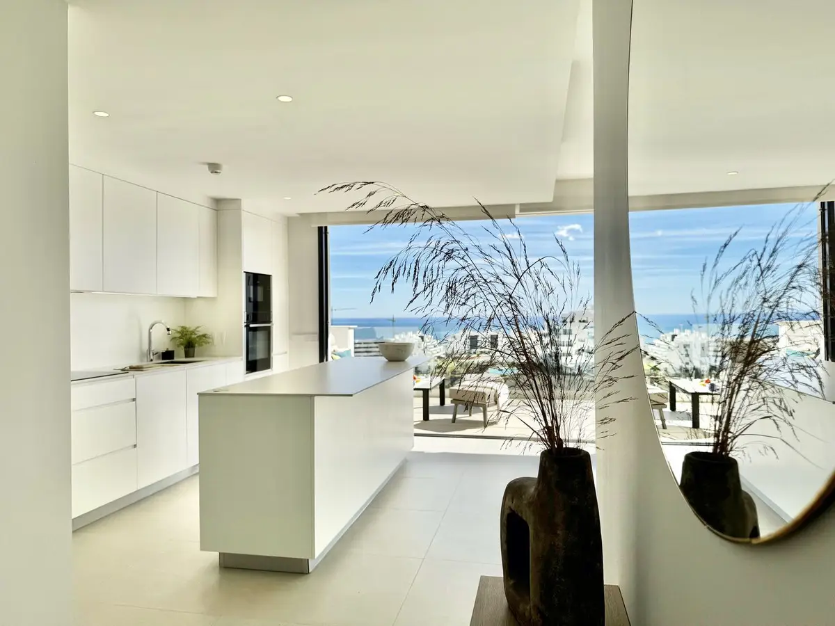 Middle Floor Apartment for sale in Fuengirola — photo 1