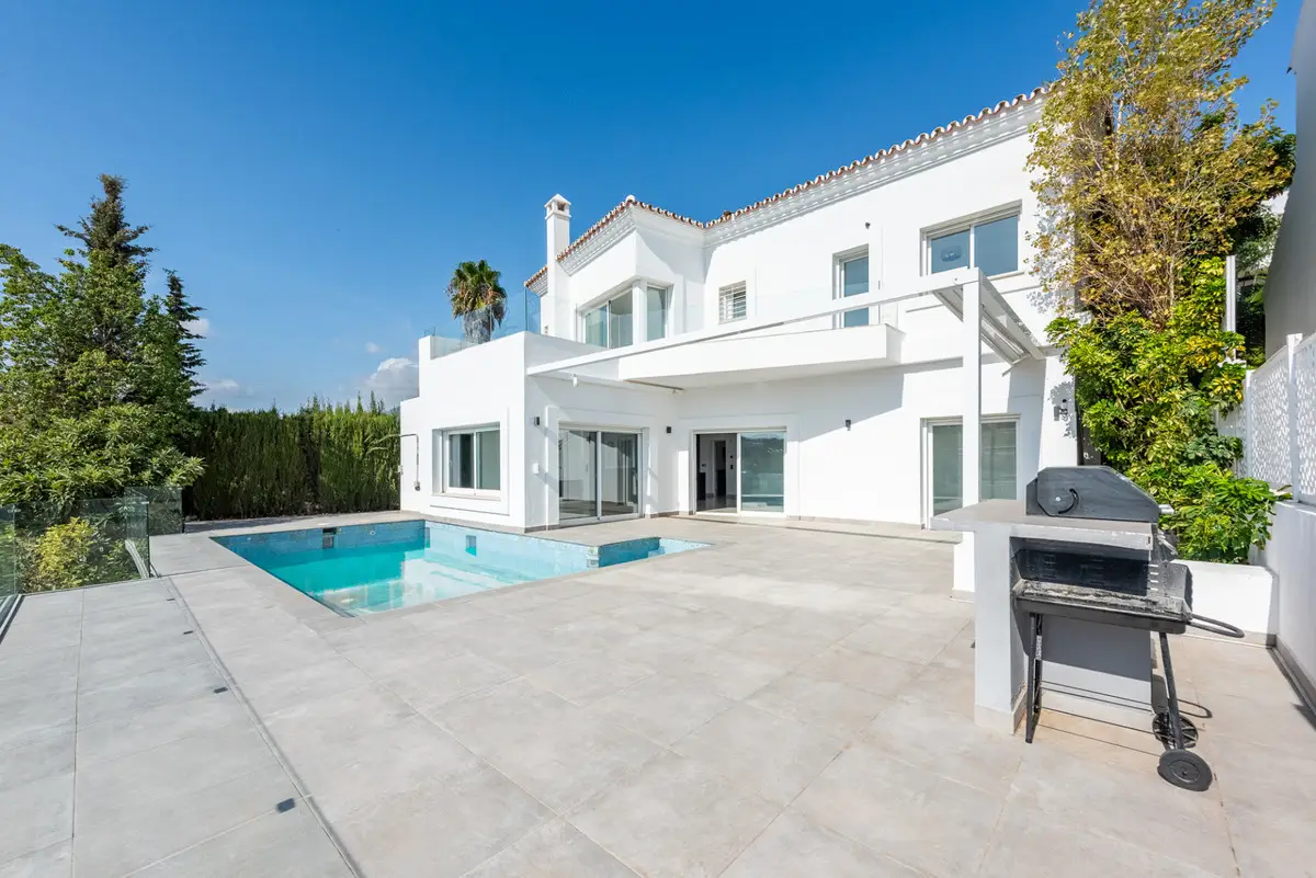 Detached Villa for sale in Benahavís — photo 1