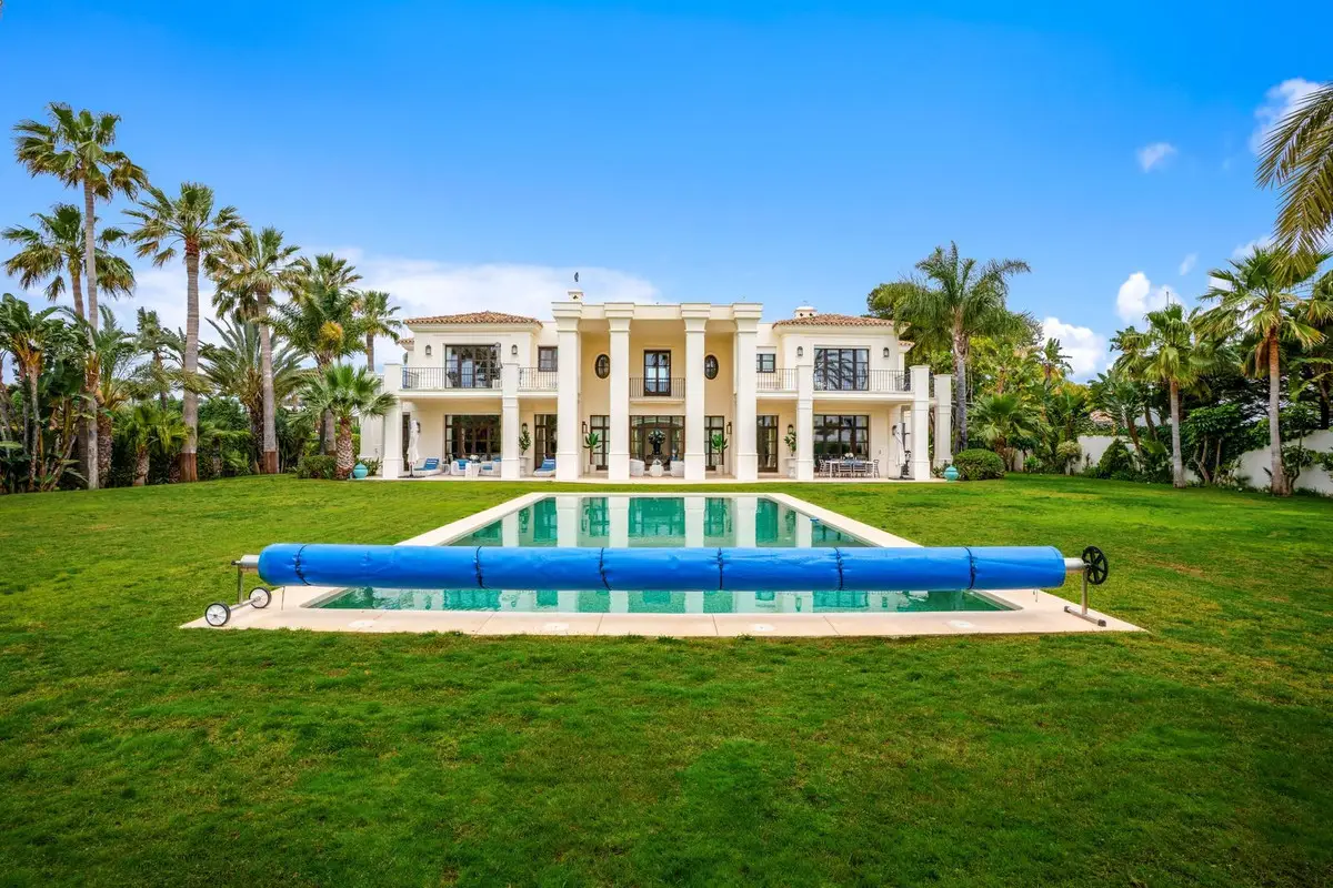 Detached Villa for sale in Guadalmina Baja — photo 1