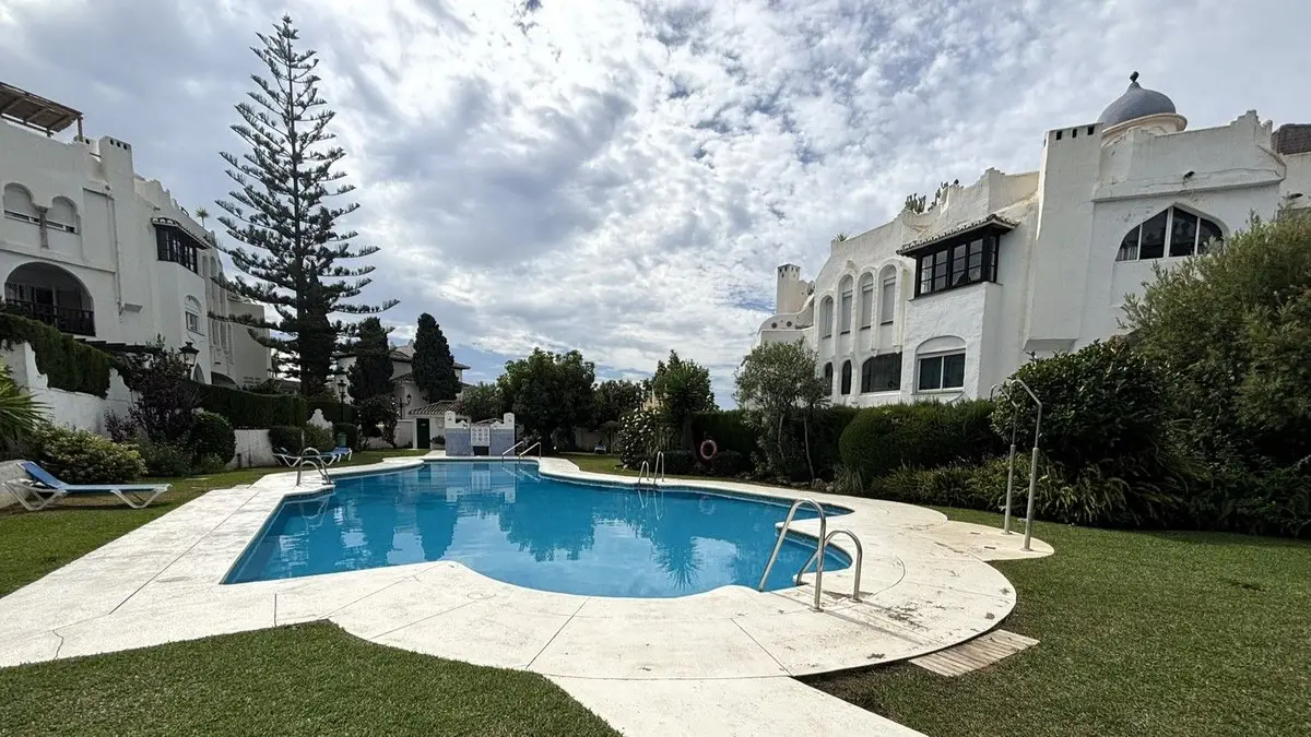 Ground Floor Apartment for sale in Calahonda — photo 1