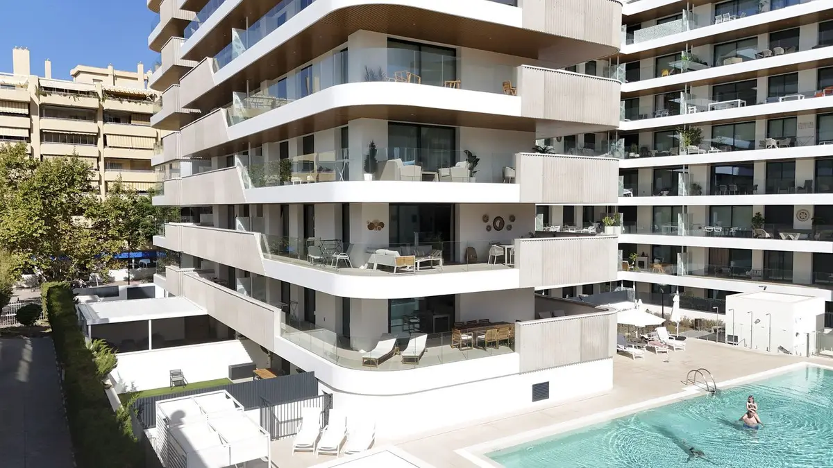 Middle Floor Apartment for sale in Fuengirola — photo 1