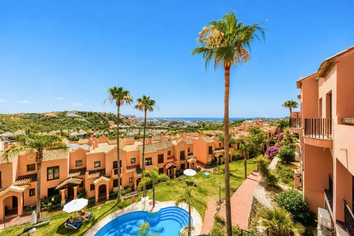 Townhouse for sale in Estepona — photo 1
