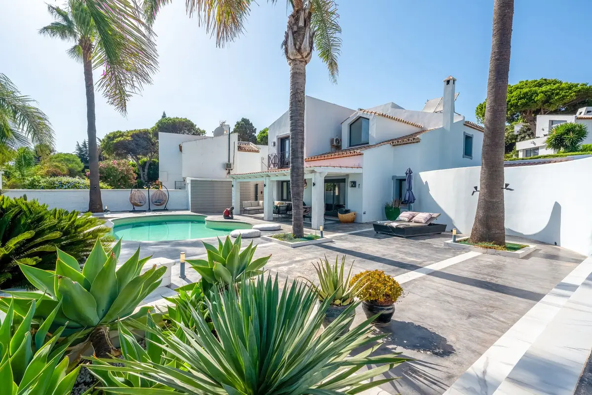 Detached Villa for sale in Casares Playa — photo 1