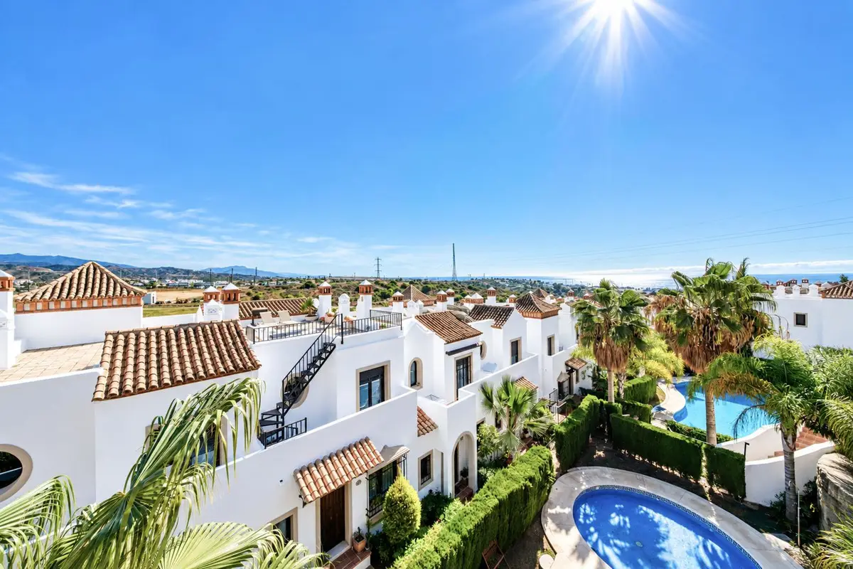 Townhouse for sale in Estepona — photo 1