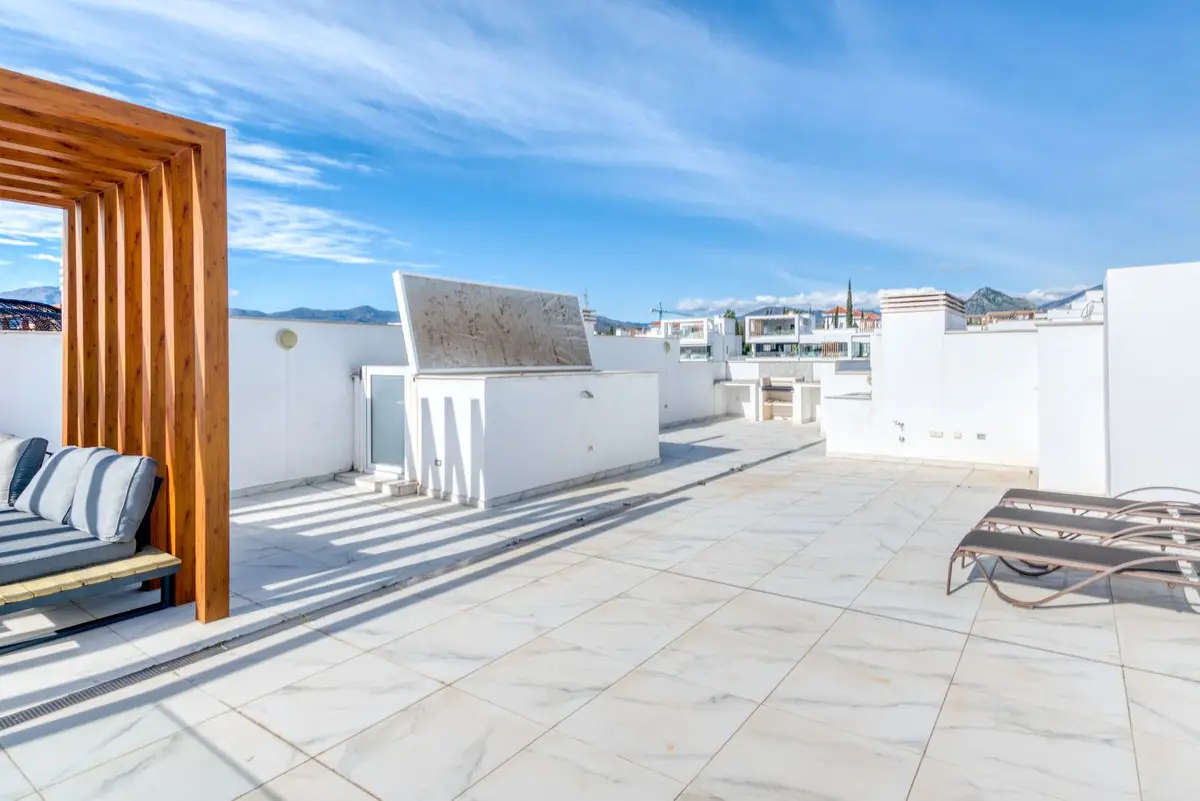 Penthouse for sale in Estepona — photo 1