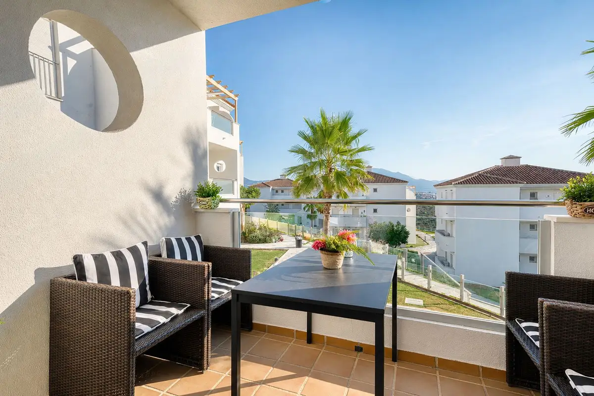 Middle Floor Apartment for sale in La Duquesa — photo 1