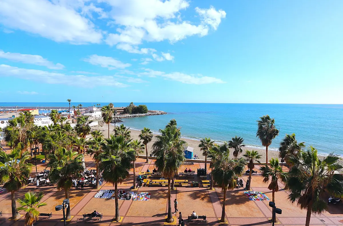 Middle Floor Apartment for sale in Fuengirola — photo 1