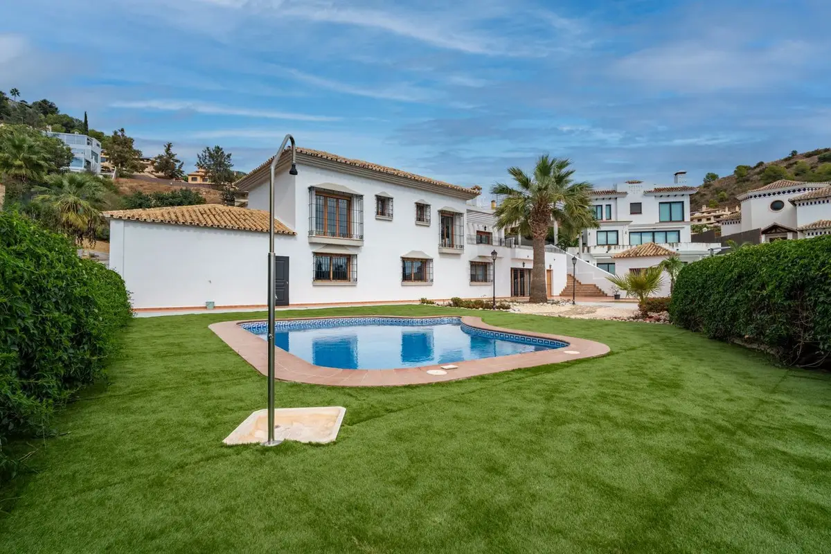 Detached Villa for sale in Pinares de San Antón — photo 1